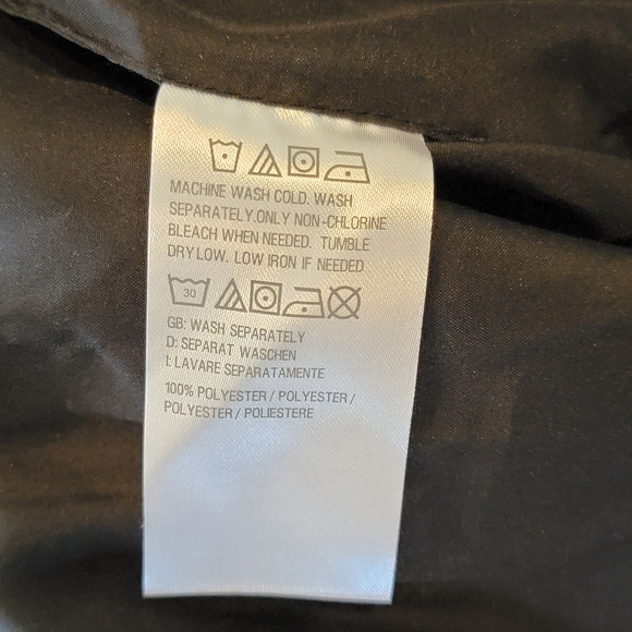 Susan Graver Asymmetrical Gray/Black Camo Sherpa Vest - Brand New, Size 2X - Picture 4 of 5